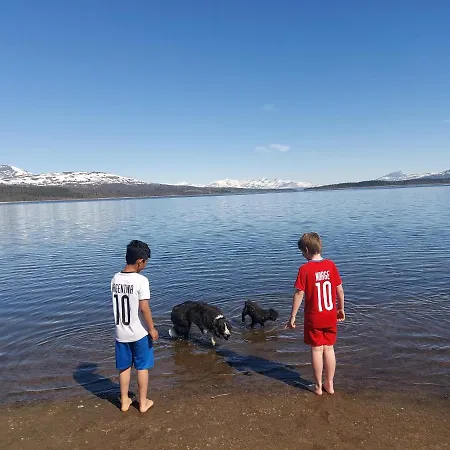 Villmarksgard, Ved Vannet *