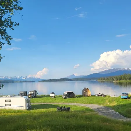 Villmarksgard, Ved Vannet *